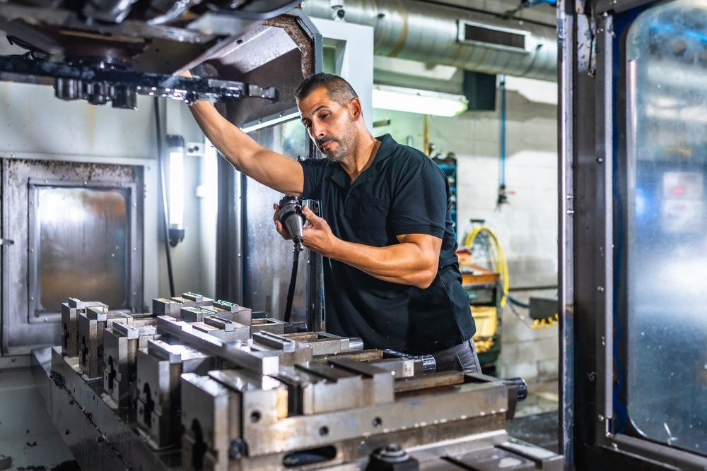 Mechanische Werkstatt : Pressen, Biegemaschinen und Abkantpressen mit Servomotor